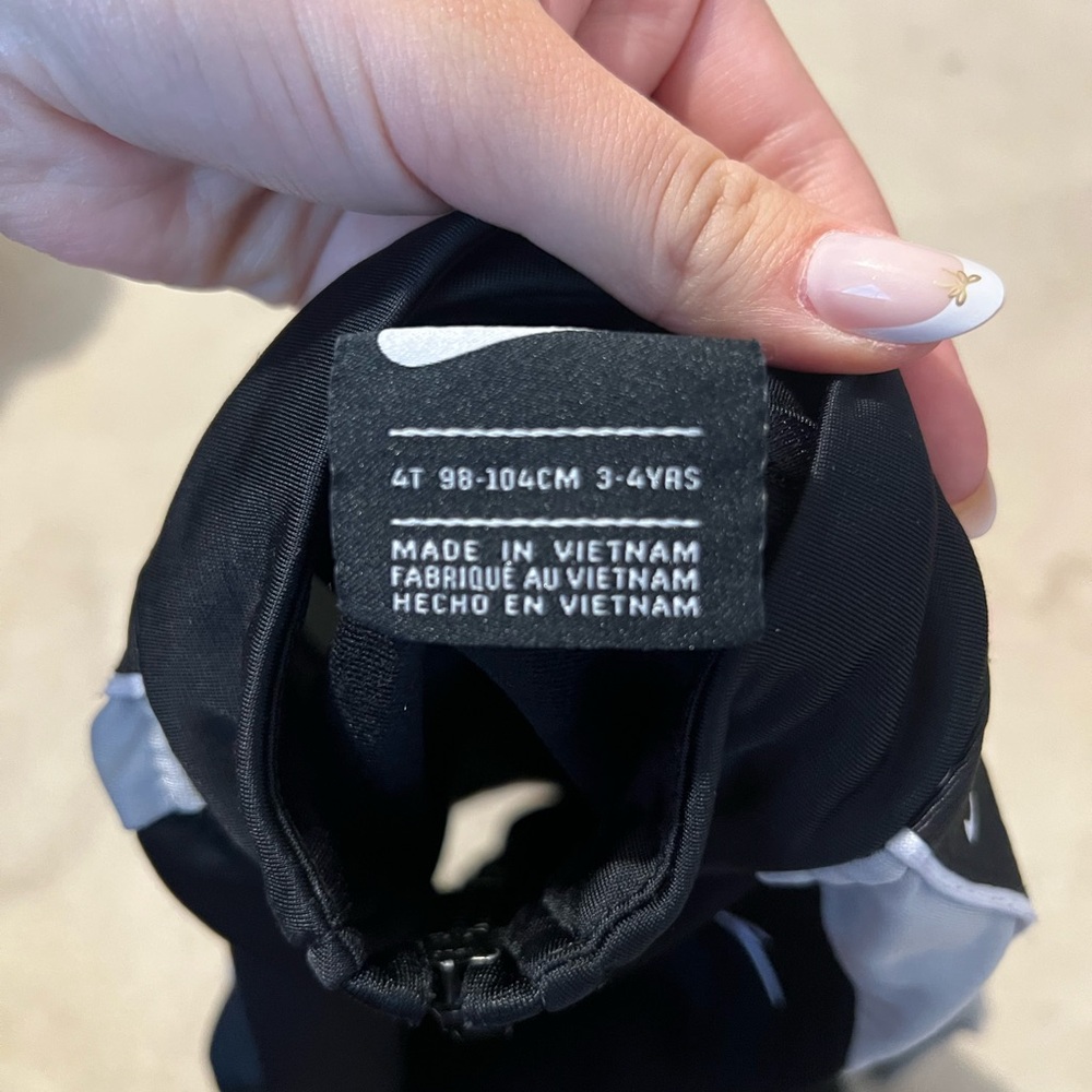 Nike Kids Jacket Black and Gray - Picture 3 of 3